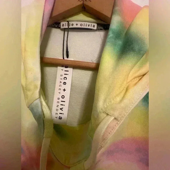 NWT! Alice + Olivia Tie Dye Niki Funnel Neck Crop Hoodie size M - Picture 5 of 8